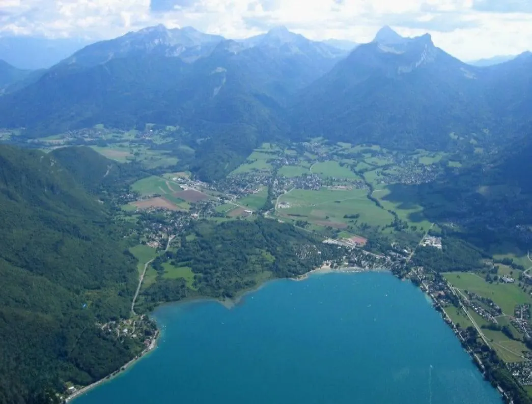 Entre Lac Et Montagne Doussard 0*,  France